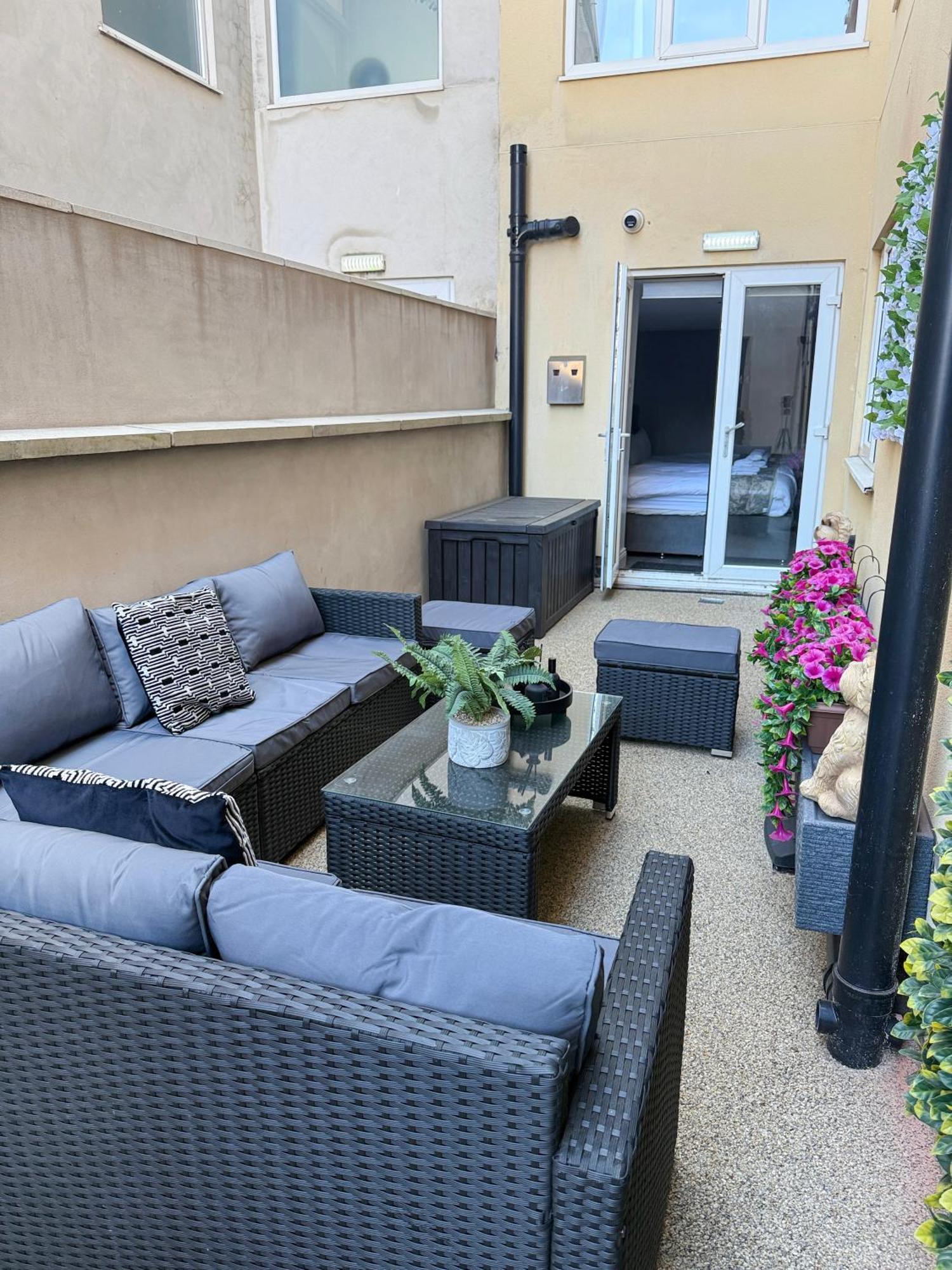 Granada Apartments Queen'S Promenade Blackpool Exterior foto