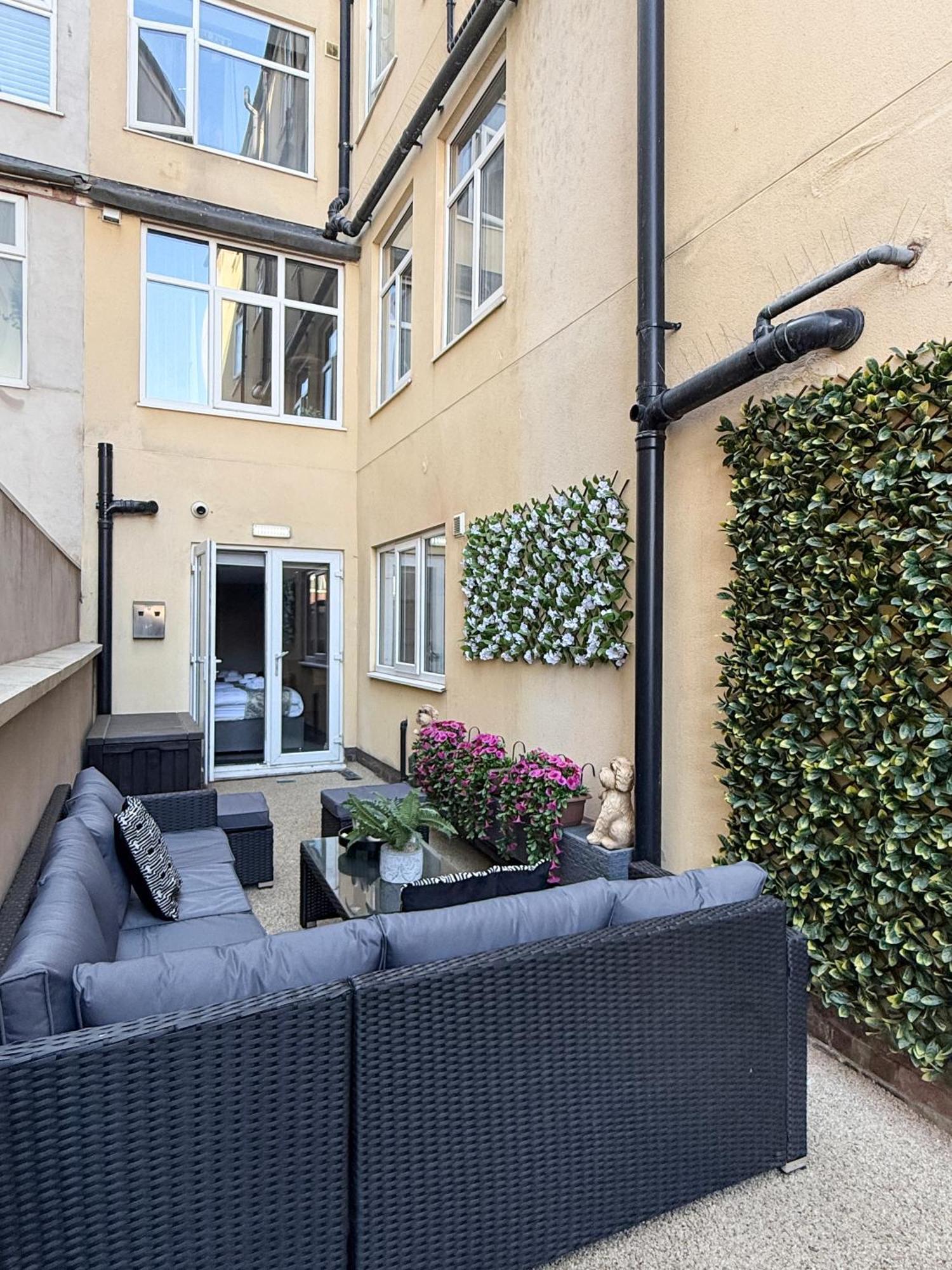 Granada Apartments Queen'S Promenade Blackpool Exterior foto